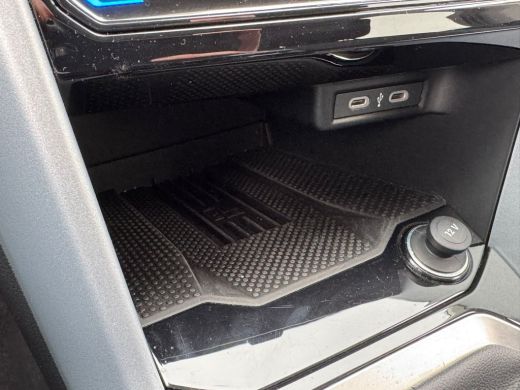 Volkswagen T-Roc TSI 115PK LIFE GOAL EDITION VIRTUAL/NAVI/ACC/STOELVERW. ActivLease financial lease