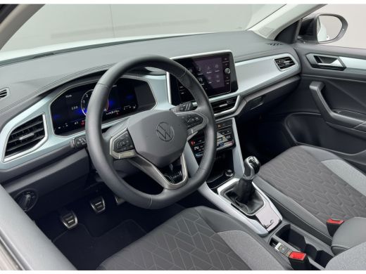 Volkswagen T-Roc TSI 115PK LIFE GOAL EDITION VIRTUAL/NAVI/ACC/STOELVERW. ActivLease financial lease