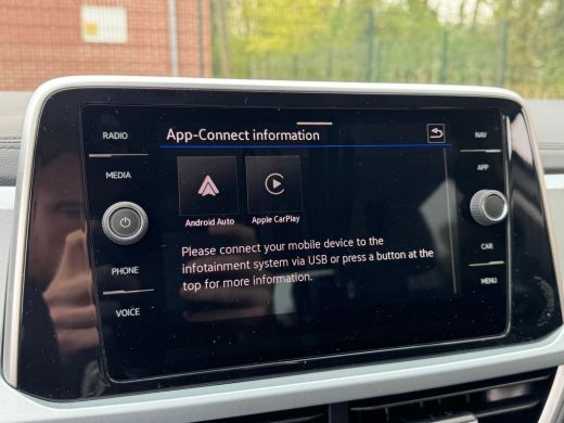 Volkswagen T-Roc TSI 115PK LIFE GOAL EDITION VIRTUAL/NAVI/ACC/STOELVERW. ActivLease financial lease