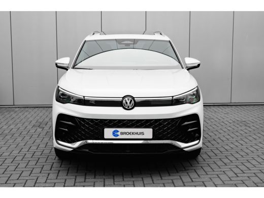 Volkswagen Tiguan 272PK R-Line Edition Oryx White | Trekhaak | Panorama | 360 Camera ActivLease financial lease
