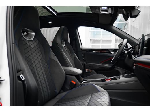 Volkswagen Tiguan 272PK R-Line Edition Oryx White | Trekhaak | Panorama | 360 Camera ActivLease financial lease