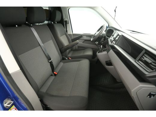 Volkswagen Transporter 2.0 TDI L1H1 | Airco | Cruise | 3 Zits | Camera | Carplay | LED ActivLease financial lease