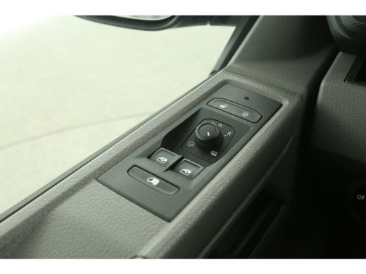 Volkswagen Transporter 2.0 TDI L1H1 | Airco | Cruise | 3 Zits | Camera | Carplay | LED ActivLease financial lease