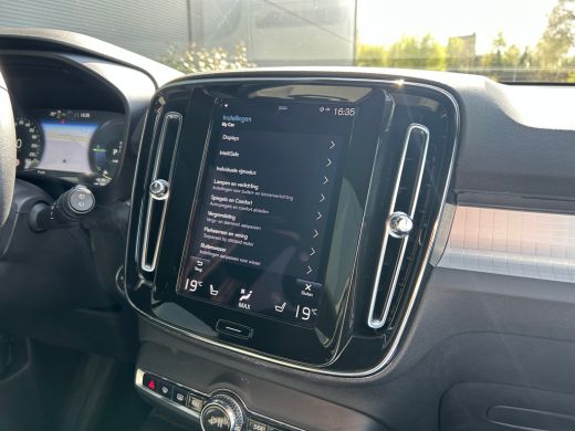 Volvo  XC40 1.5 T4 Recharge R-Design Expression | Harman/Kardon | Camera | Apple Carplay | Keyless | ActivLease financial lease