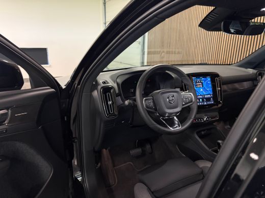 Volvo  XC40 Recharge Ultimate 70 kWh | Trekhaak | All Season banden | Schuifdak | 360&deg; Camera | Harman Kardon... ActivLease financial lease