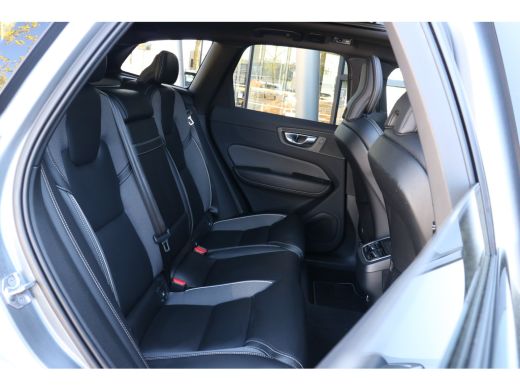 Volvo  XC60 2.0 T4 Inscription | Panorama dak | Stoel en stuur verwarming | Trekhaak | Navi | PDC V+A | Cruis... ActivLease financial lease