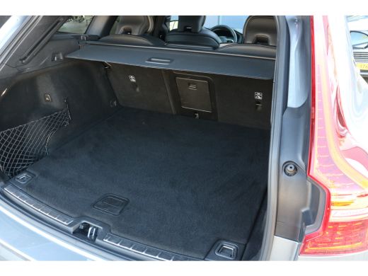 Volvo  XC60 2.0 T4 Inscription | Panorama dak | Stoel en stuur verwarming | Trekhaak | Navi | PDC V+A | Cruis... ActivLease financial lease