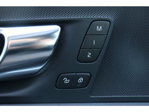 Volvo  XC60 2.0 T4 Inscription | Panorama dak | Stoel en stuur verwarming | Trekhaak | Navi | PDC V+A | Cruis... ActivLease financial lease