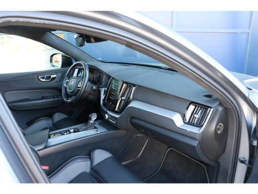 Volvo  XC60 2.0 T4 Inscription | Panorama dak | Stoel en stuur verwarming | Trekhaak | Navi | PDC V+A | Cruis... ActivLease financial lease