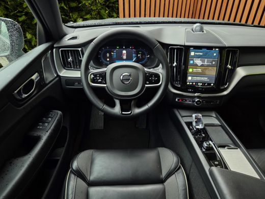 Volvo  XC60 2.0 T8 Plug-in hybrid AWD Ultra Black Edition | Bowers&Wilkins | Luchtvering | Trekhaak | Head-up... ActivLease financial lease