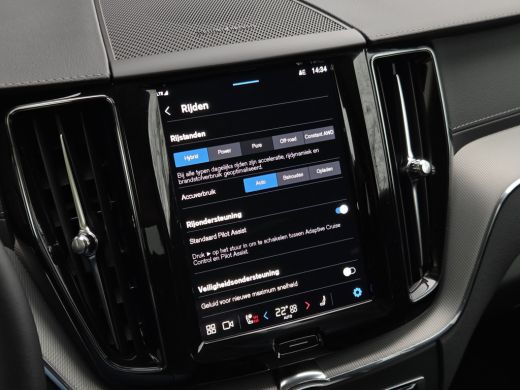 Volvo  XC60 2.0 T8 Plug-in hybrid AWD Ultra Bright | Luchtvering | Trekhaak | 360 Camera | Panoramadak | Head-up ActivLease financial lease