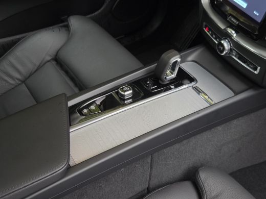 Volvo  XC60 2.0 T8 Plug-in hybrid AWD Ultra Bright | Luchtvering | Trekhaak | 360 Camera | Panoramadak | Head-up ActivLease financial lease