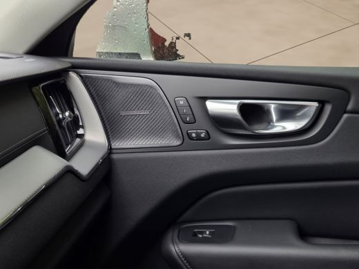 Volvo  XC60 2.0 T8 Plug-in hybrid AWD Ultra Bright | Luchtvering | Trekhaak | 360 Camera | Panoramadak | Head-up ActivLease financial lease