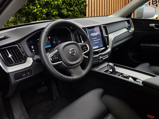 Volvo  XC60 2.0 T8 Plug-in hybrid AWD Ultra Bright | Luchtvering | Trekhaak | 360 Camera | Panoramadak | Head-up ActivLease financial lease
