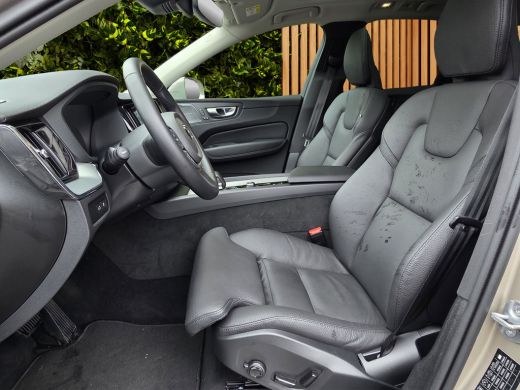 Volvo  XC60 2.0 T8 Plug-in hybrid AWD Ultra Bright | Luchtvering | Trekhaak | 360 Camera | Panoramadak | Head-up ActivLease financial lease