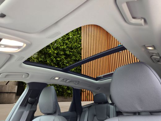 Volvo  XC60 2.0 T8 Plug-in hybrid AWD Ultra Bright | Luchtvering | Trekhaak | 360 Camera | Panoramadak | Head-up ActivLease financial lease