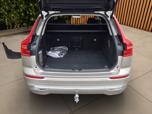 Volvo  XC60 2.0 T8 Plug-in hybrid AWD Ultra Bright | Luchtvering | Trekhaak | 360 Camera | Panoramadak | Head-up ActivLease financial lease