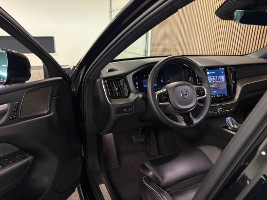 Volvo  XC60 T8 AWD Recharge Ultra Black Edition | Luchtvering | Trekhaak | 360&deg; Camera | 455pk | Head-Up Disp... ActivLease financial lease
