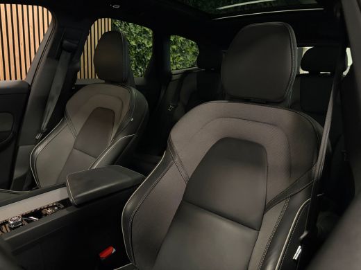 Volvo  XC60 T8 AWD Recharge Ultra Black Edition | Luchtvering | Trekhaak | 360&deg; Camera | 455pk | Head-Up Disp... ActivLease financial lease