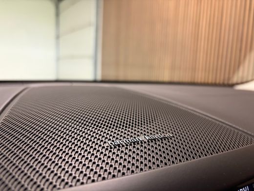 Volvo  XC60 T8 AWD Recharge Ultra Dark | Luchtvering | Trekhaak | 360 Camera | Head-Up Display | 455pk | Harm... ActivLease financial lease