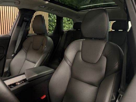 Volvo  XC60 T8 AWD Recharge Ultra Dark | Luchtvering | Trekhaak | 360 Camera | Head-Up Display | 455pk | Harm... ActivLease financial lease