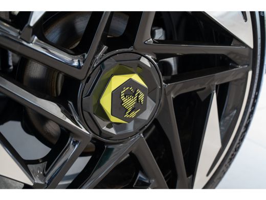 Abarth 600e Turismo 54 kWh | 8 Jaar Garantie | 20 Inch Velgen | Apple Carplay & Android Auto | LED | Keyless ... ActivLease financial lease