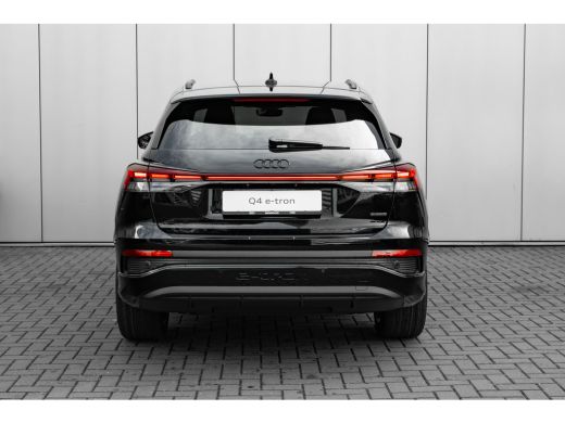 Audi Q4 e-tron S edition Competition | Achterklep, automatisch bedienbaar | Achteruitrijcamera | Adaptive cruise... ActivLease financial lease