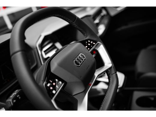 Audi Q4 e-tron S edition Competition | Achterklep, automatisch bedienbaar | Achteruitrijcamera | Adaptive cruise... ActivLease financial lease