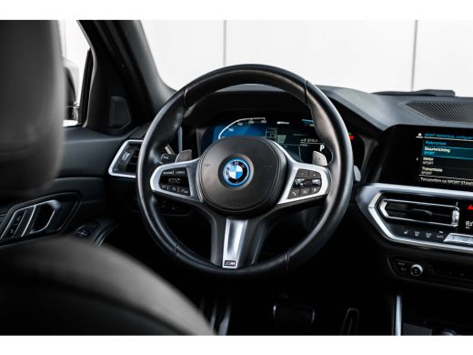 BMW 3 Serie 330e High Executive 292 PK | M Sport | Panoramadak | Voorstoelen Verwarmd | Achteruitrijcamera | ... ActivLease financial lease