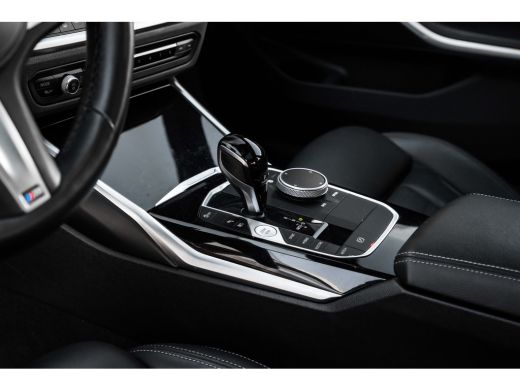 BMW 3 Serie 330e High Executive 292 PK | M Sport | Panoramadak | Voorstoelen Verwarmd | Achteruitrijcamera | ... ActivLease financial lease