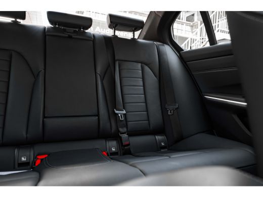 BMW 3 Serie 330e High Executive 292 PK | M Sport | Panoramadak | Voorstoelen Verwarmd | Achteruitrijcamera | ... ActivLease financial lease