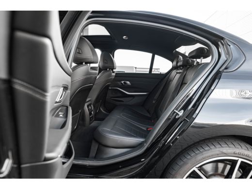 BMW 3 Serie 330e High Executive 292 PK | M Sport | Panoramadak | Voorstoelen Verwarmd | Achteruitrijcamera | ... ActivLease financial lease