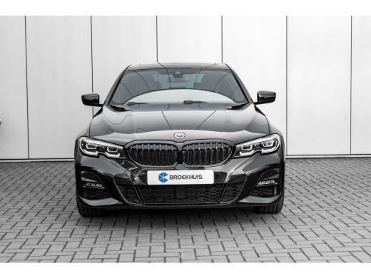 BMW 3 Serie 330e High Executive 292 PK | M Sport | Panoramadak | Voorstoelen Verwarmd | Achteruitrijcamera | ... ActivLease financial lease