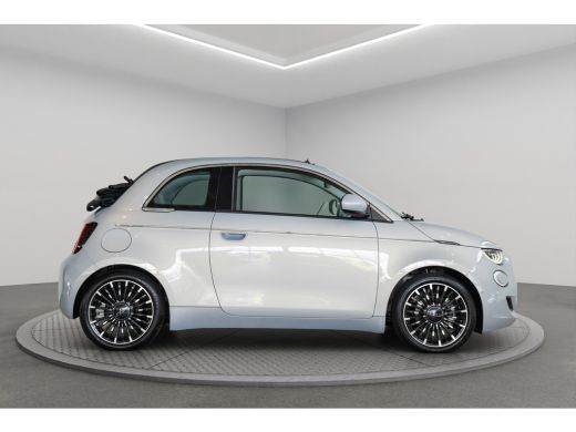 Fiat 500C La Prima 42 kWh | 8 Jaar Garantie | Camera | Adaptive Cruise | Keyless | Navigatie | Stoelverwarm... ActivLease financial lease