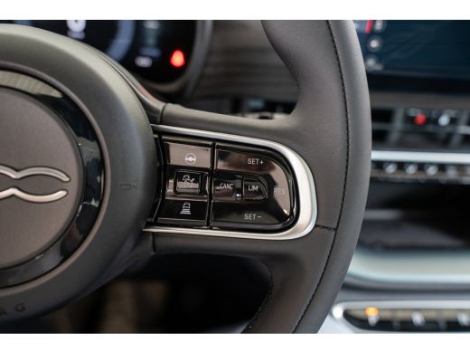 Fiat 500e Giorgio Armani 42 kWh | Camera | Stoelverwarming | Navigatie | Keyless | Climate Controle | Panor... ActivLease financial lease