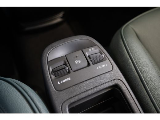 Fiat 500e Giorgio Armani 42 kWh | Camera | Stoelverwarming | Navigatie | Keyless | Climate Controle | Panor... ActivLease financial lease