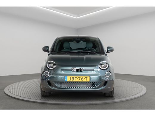 Fiat 500e Giorgio Armani 42 kWh | Camera | Stoelverwarming | Navigatie | Keyless | Climate Controle | Panor... ActivLease financial lease