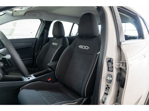 Fiat 600 1.2 Hybrid Urban | Camera | Climate Controle | Dodehoeksensoren | Parkeersensoren | Apple Carplay... ActivLease financial lease