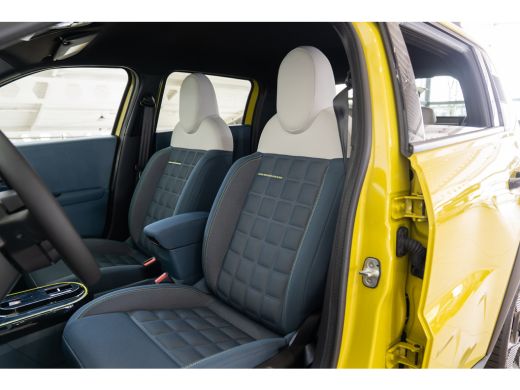 Fiat Grande Panda La Prima 11 kW 44 kWh | Stoel & Stuurverwarming | Camera | Navigatie | Climate Controle | Parkeer... ActivLease financial lease