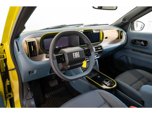 Fiat Grande Panda La Prima 11 kW 44 kWh | Stoel & Stuurverwarming | Camera | Navigatie | Climate Controle | Parkeer... ActivLease financial lease