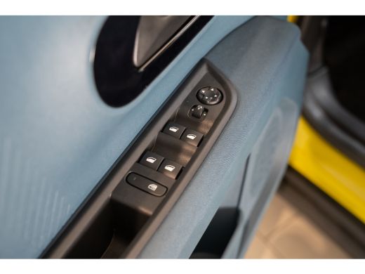 Fiat Grande Panda La Prima 11 kW 44 kWh | Stoel & Stuurverwarming | Camera | Navigatie | Climate Controle | Parkeer... ActivLease financial lease