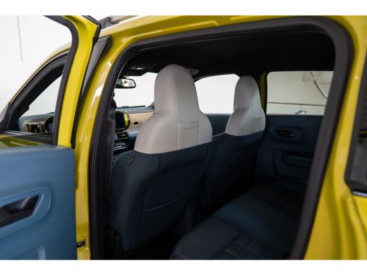 Fiat Grande Panda La Prima 11 kW 44 kWh | Stoel & Stuurverwarming | Camera | Navigatie | Climate Controle | Parkeer... ActivLease financial lease