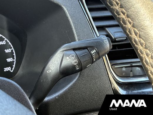 Ford Transit Custom 300 2.0 TDCI L1H1 Limited DC Automaat Trekhaak Camera Airco Stoelverwarming Voorruitverwarming ActivLease financial lease