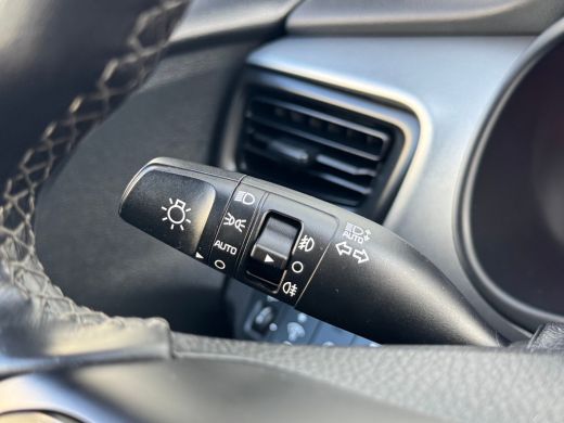 Kia Stonic 1.0 T-GDi MHEV DynamicLine 6-bak 112PK | Trekhaak | Luxe Stof | Glans Exterieur | Achteruitrijcam... ActivLease financial lease