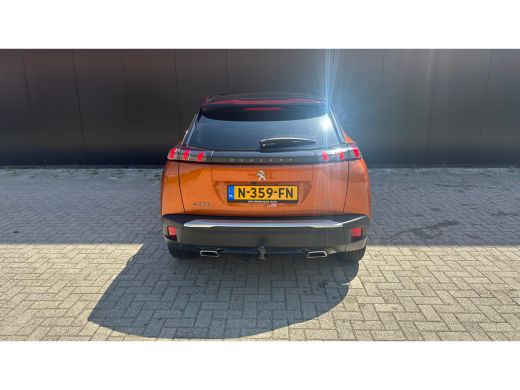 Peugeot 2008 1.2 PureTech GT | Achterbank in delen neerklapbaar | Achteruitrijcamera | Airco (automatisch) ActivLease financial lease