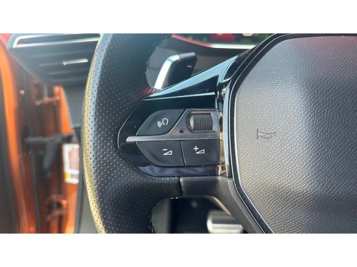 Peugeot 2008 1.2 PureTech GT | Achterbank in delen neerklapbaar | Achteruitrijcamera | Airco (automatisch) ActivLease financial lease