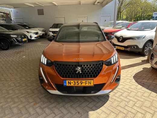 Peugeot 2008 1.2 PureTech GT | Achterbank in delen neerklapbaar | Achteruitrijcamera | Airco (automatisch) ActivLease financial lease