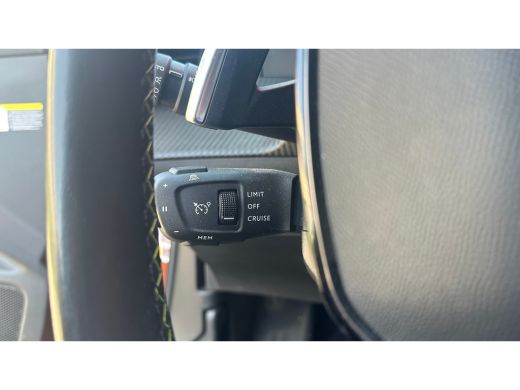 Peugeot 2008 1.2 PureTech GT | Achterbank in delen neerklapbaar | Achteruitrijcamera | Airco (automatisch) ActivLease financial lease