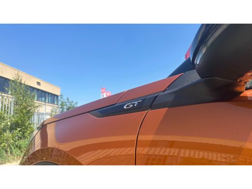 Peugeot 2008 1.2 PureTech GT | Achterbank in delen neerklapbaar | Achteruitrijcamera | Airco (automatisch) ActivLease financial lease