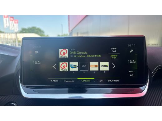 Peugeot 2008 1.2 PureTech GT | Achterbank in delen neerklapbaar | Achteruitrijcamera | Airco (automatisch) ActivLease financial lease